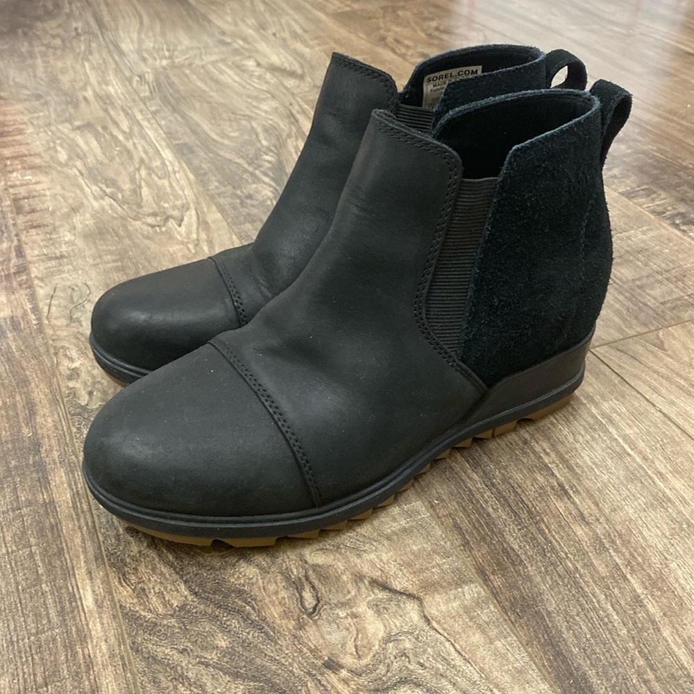 Sorel Evie Pull On Wedge Bootie Black Suede and Leather size 7.5 Waterproof